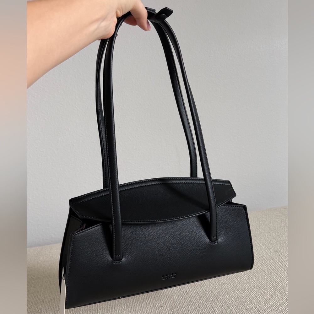 Elegant Black Shoulder Bag - Picture 3 of 6